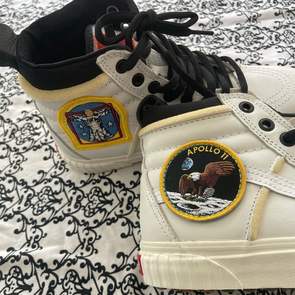 BNWOB VANS x NASA Sk8-Hi Unisex White Leather Sneakers Shoes Size 7Men/8.5Women - Picture 3 of 8